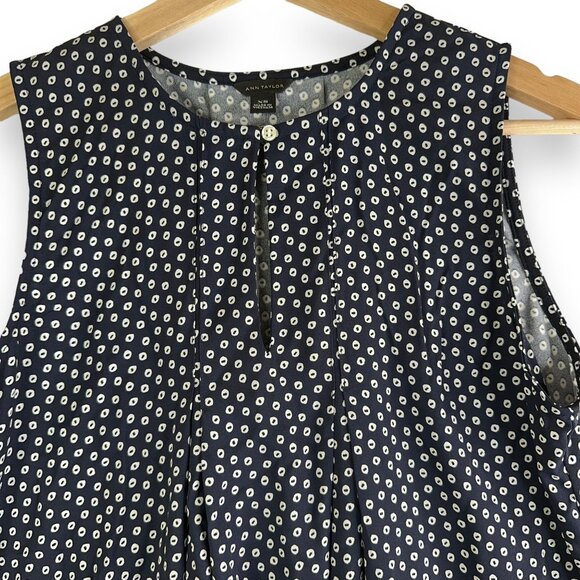 Ann Taylor Women's Blouse XS Sleeveless Navy Blue White Polka Dot Classic Preppy - Picture 3 of 8